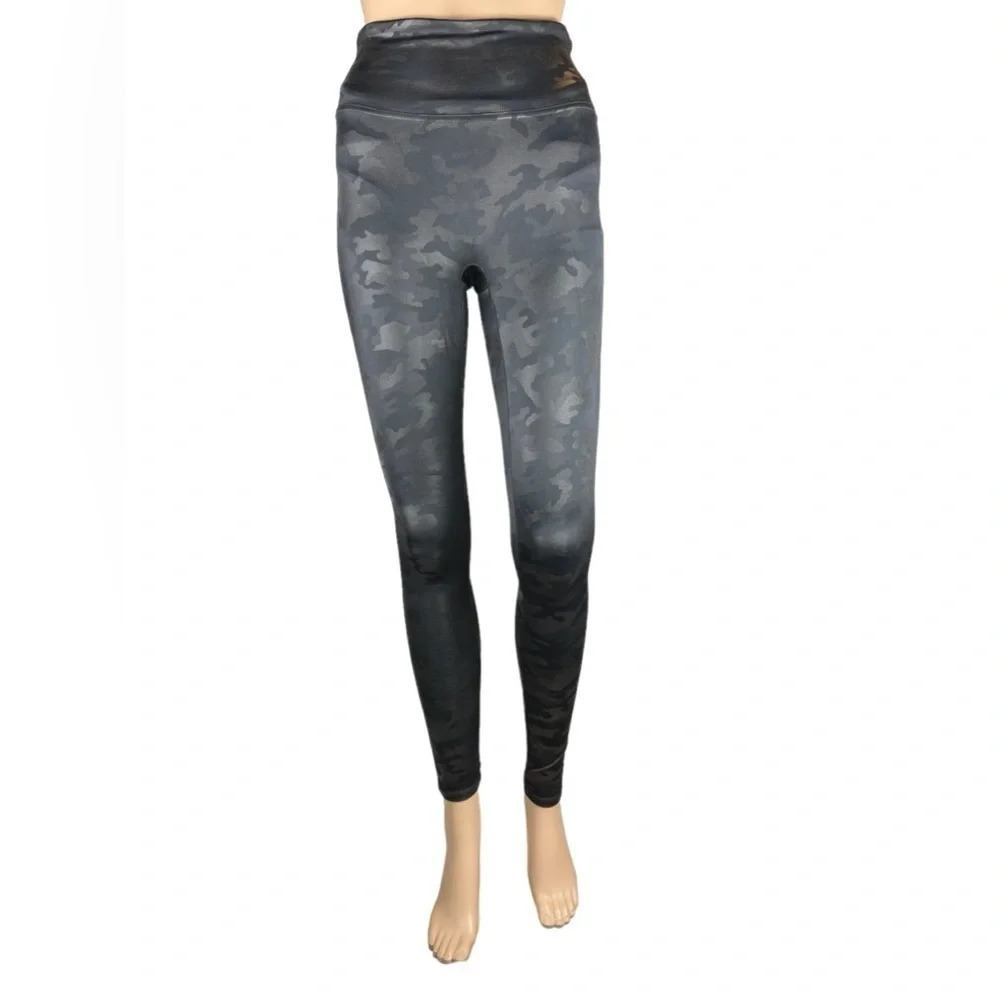 SPANX Womens Faux Leather Camo Leggings Size S Petite Elastic Waist Shaping - Picture 4 of 10